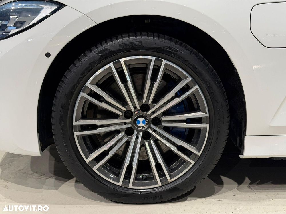 BMW Seria 3 330e iPerformance M Sport - 32
