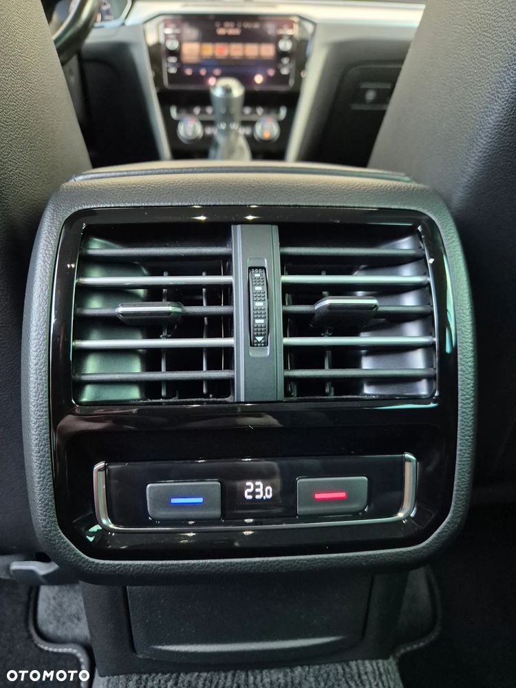 Volkswagen Passat Variant 2.0 TDI BMT Highline - 17