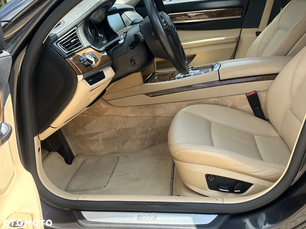 BMW Seria 7 740i - 18