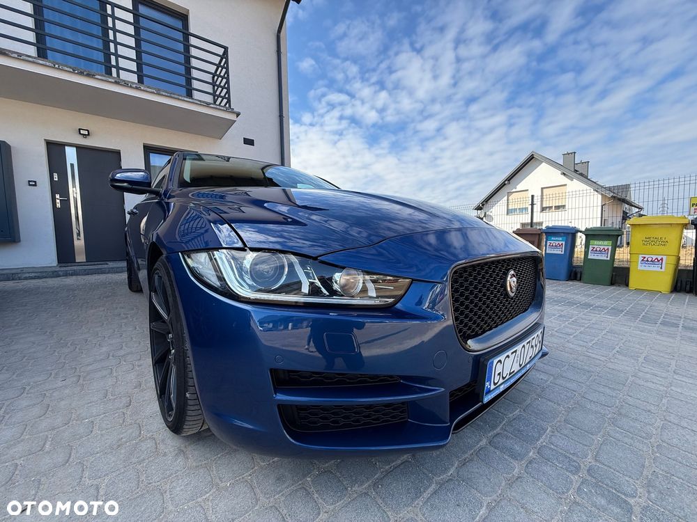 Jaguar XE 2.0 D Prestige - 9