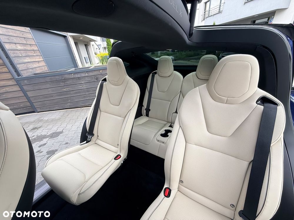 Tesla Model X Plaid - 18