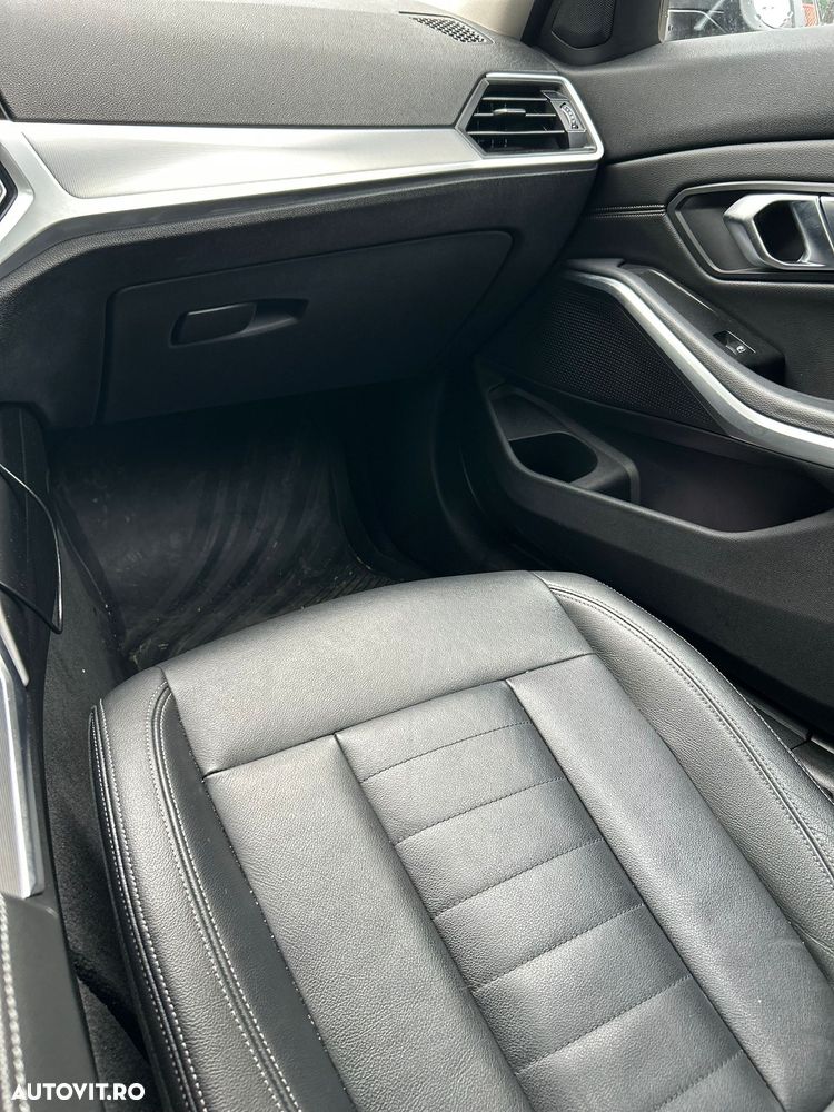 BMW Seria 3 320i AT - 19