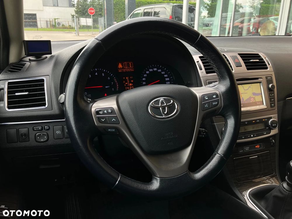 Toyota Avensis 1.8 Premium - 24
