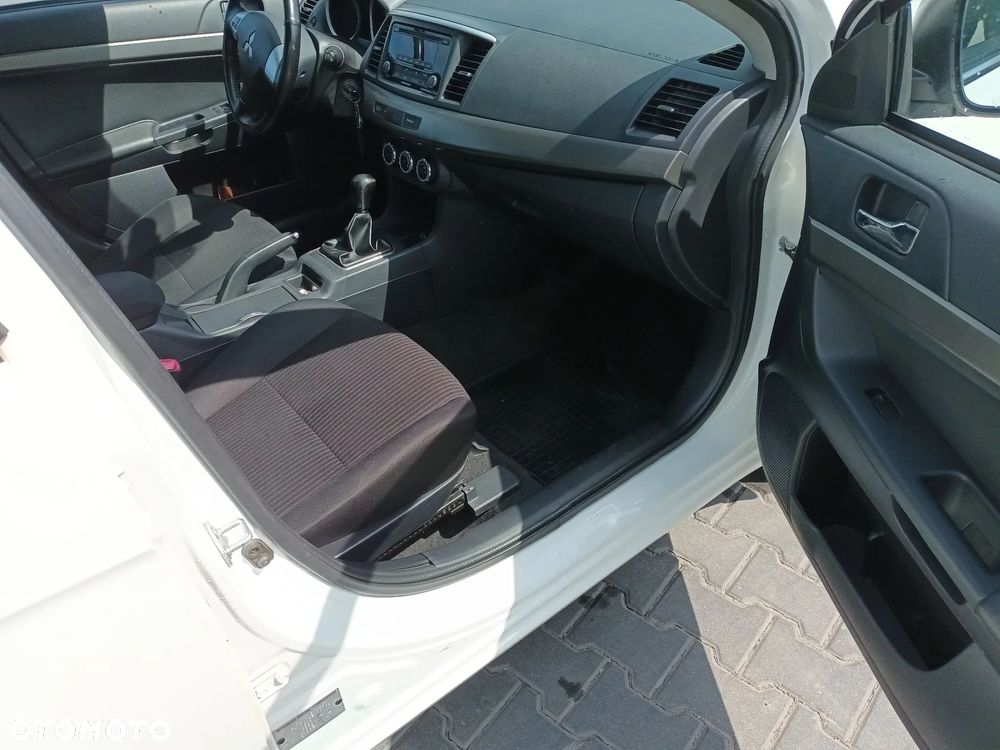 Mitsubishi Lancer 1.6 Invite - 12