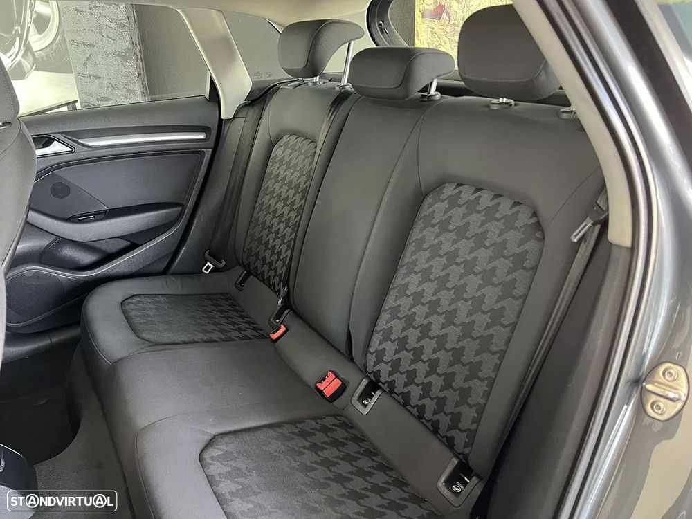 Audi A3 Sportback 1.6 TDI Attraction Ultra - 21