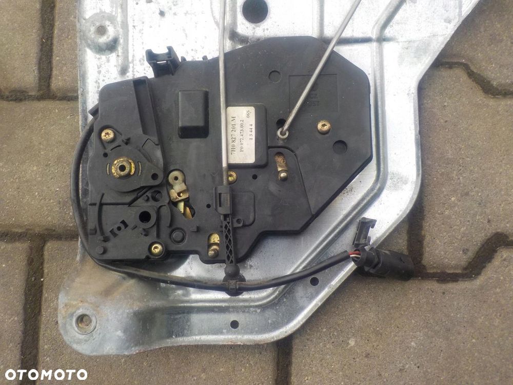 VW T5 T6 ZAMEK DRZWI SIŁOWNIK ZAMKA KLAMKA TYŁ - 2