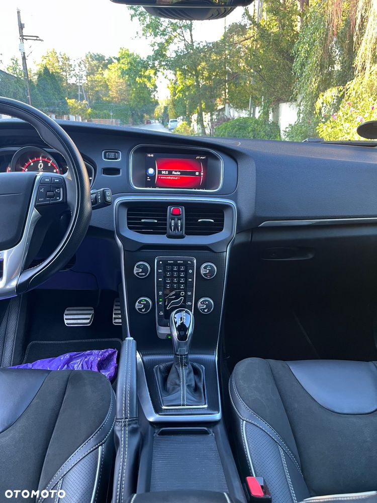 Volvo V40 T3 Drive-E R-Design Momentum - 13