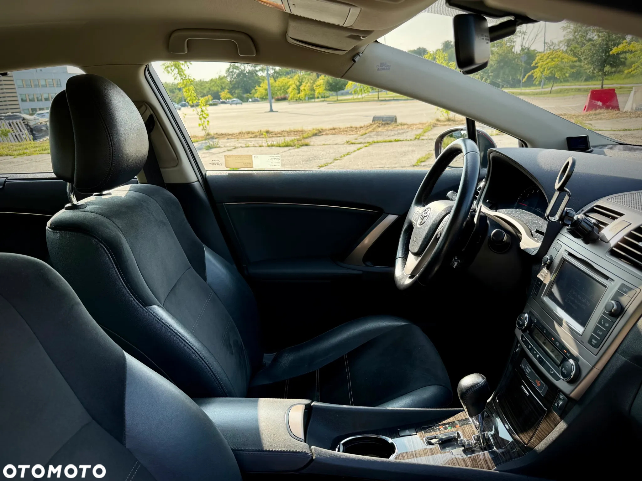 Toyota Avensis - 12