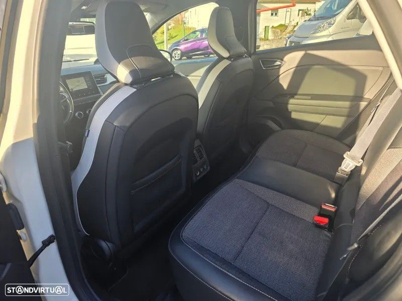 Renault Captur 1.5 dCi Initiale Paris EDC - 11