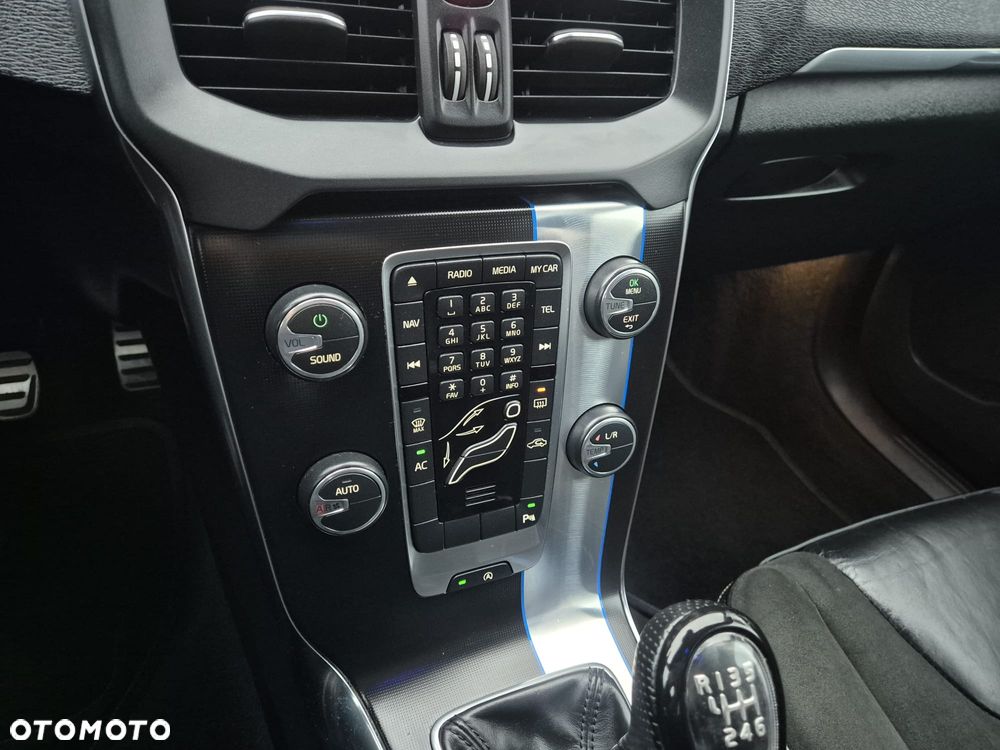 Volvo V40 D2 R Design - 12