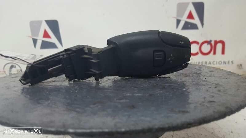 CONTROLE DO SISTEMA DE ÁUDIO / RÁDIO CD PEUGEOT 307 (S1) 1.4 - 1