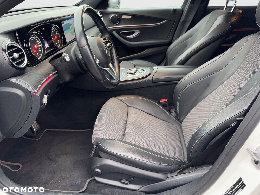 Mercedes-Benz Klasa E 200 4-Matic 9G-TRONIC - 16