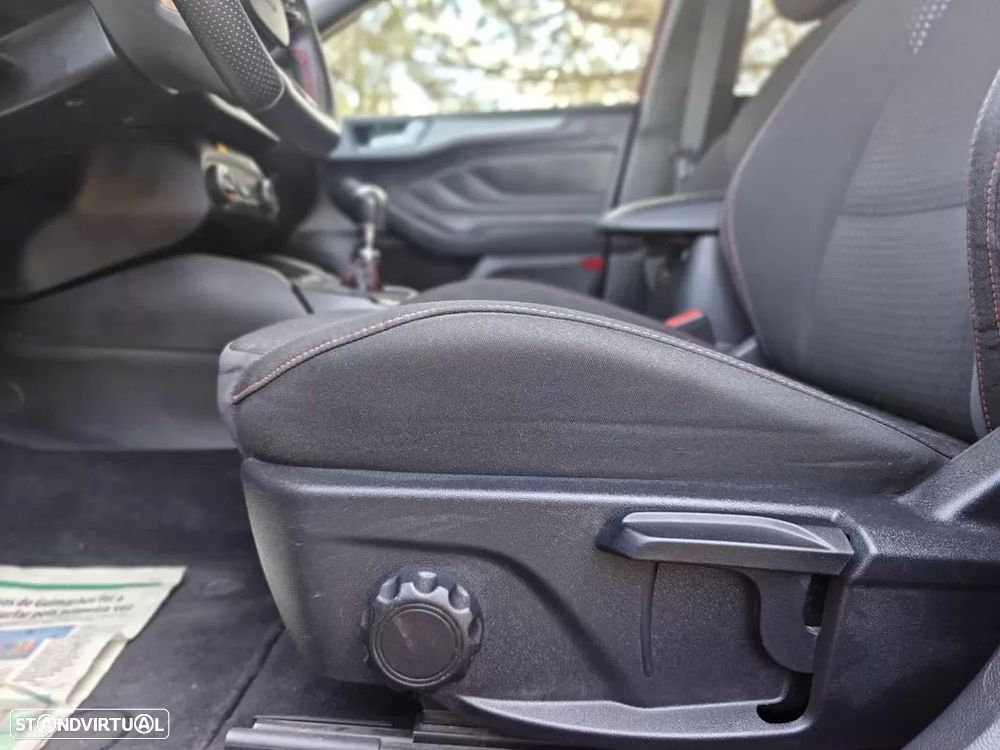 Ford Focus 1.0 EcoBoost MHEV ST-Line - 25