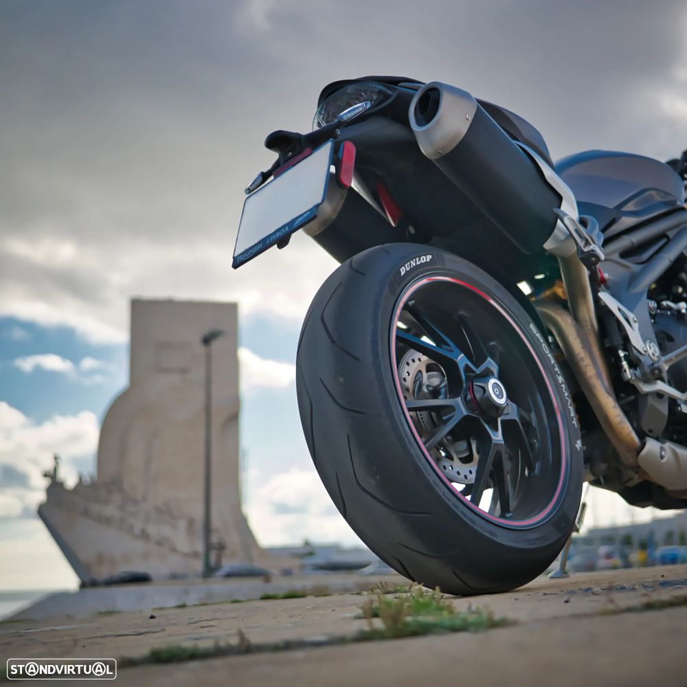 Triumph Speed Triple R - 8