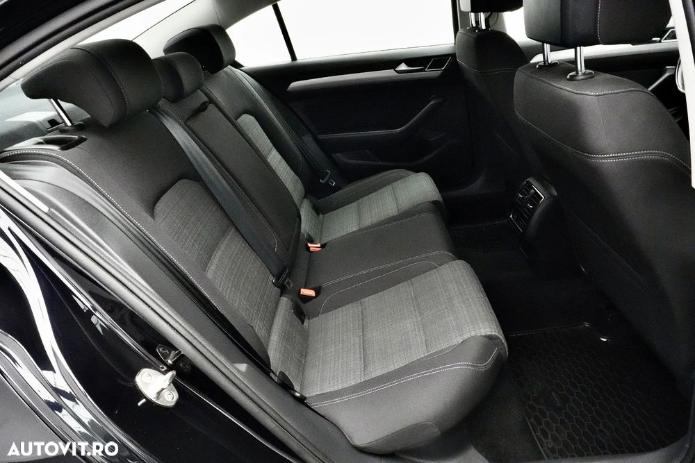 Volkswagen Passat 2.0 TDI DSG Comfortline - 16