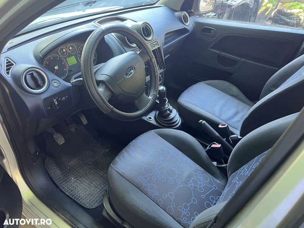 Dezmembrez Ford Fiesta MK5 facelift 2007 gri argintiu 1,4 TDCI 50KW cod culoare 62 - 9