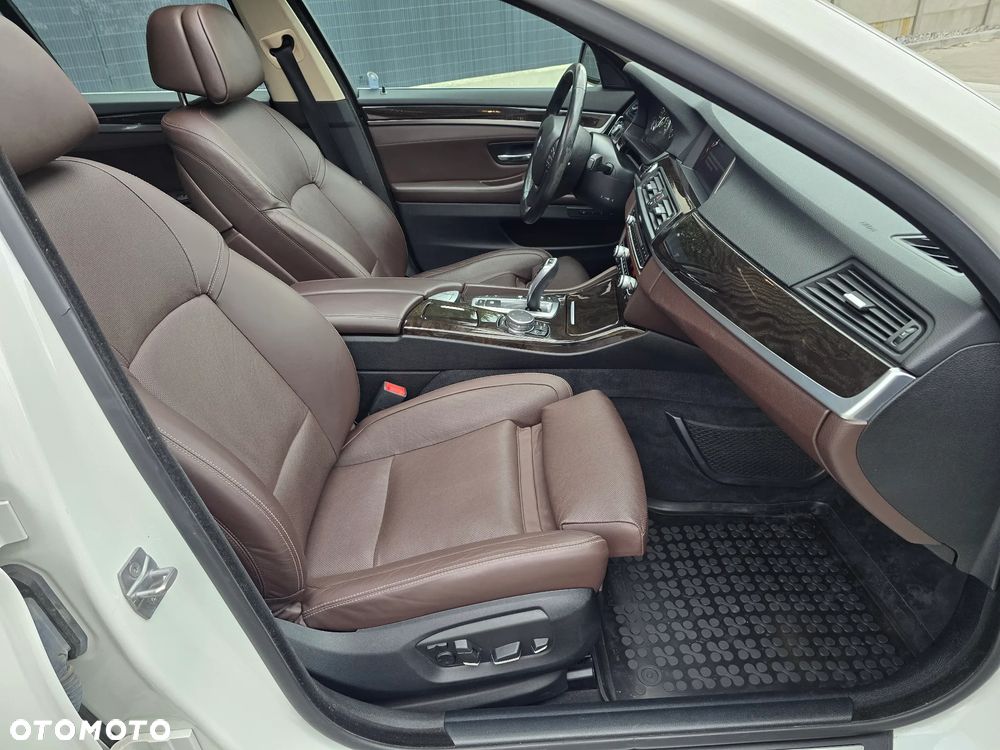 BMW Seria 5 535i xDrive Sport-Aut Luxury Line - 37