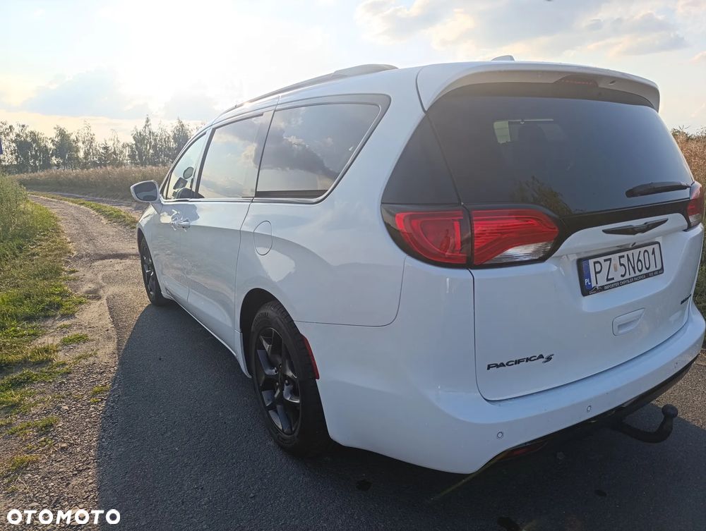 Chrysler Pacifica - 10