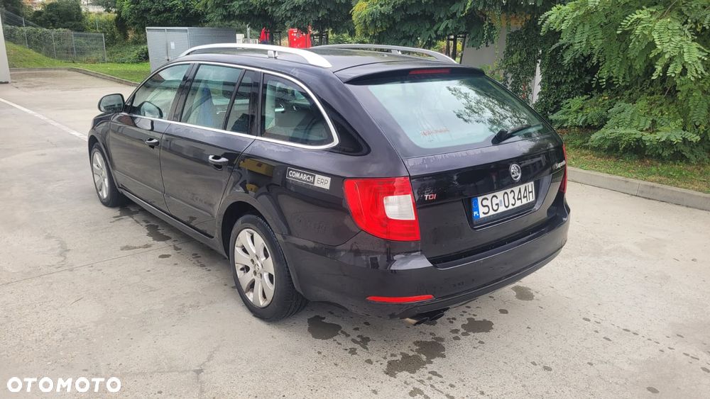 Skoda Superb 2011 photo 3