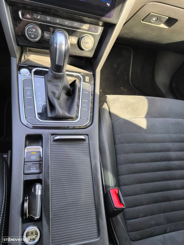 Volkswagen Passat Variant 2.0 TDI R-Line DSG — fotografia 16