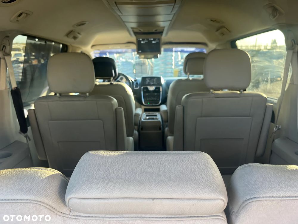 Chrysler Town & Country 3.6 Limited - 15