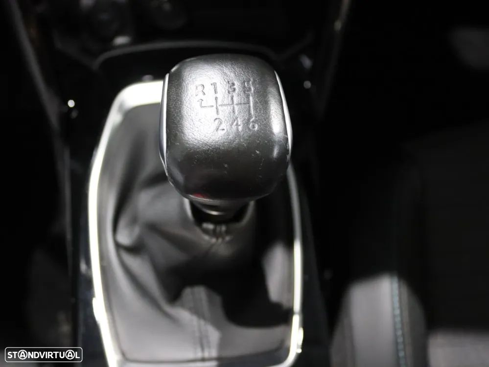 Peugeot 2008 1.2 PureTech Allure Pack - 25
