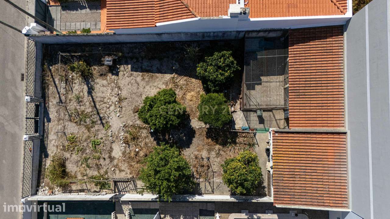 Terreno com 371 m² e Construção de Apoio com 60,40 m² | Fernão Ferro - Grande imagem: 5/7