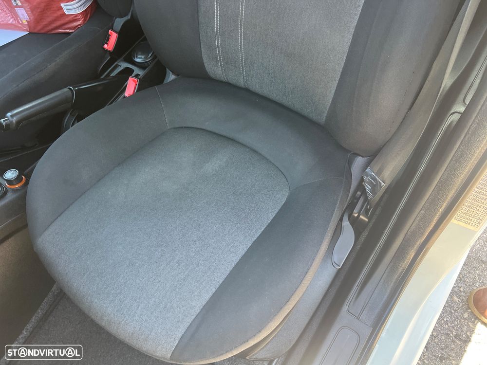 Fiat Punto 1.3 M-Jet Lounge S&S - 20