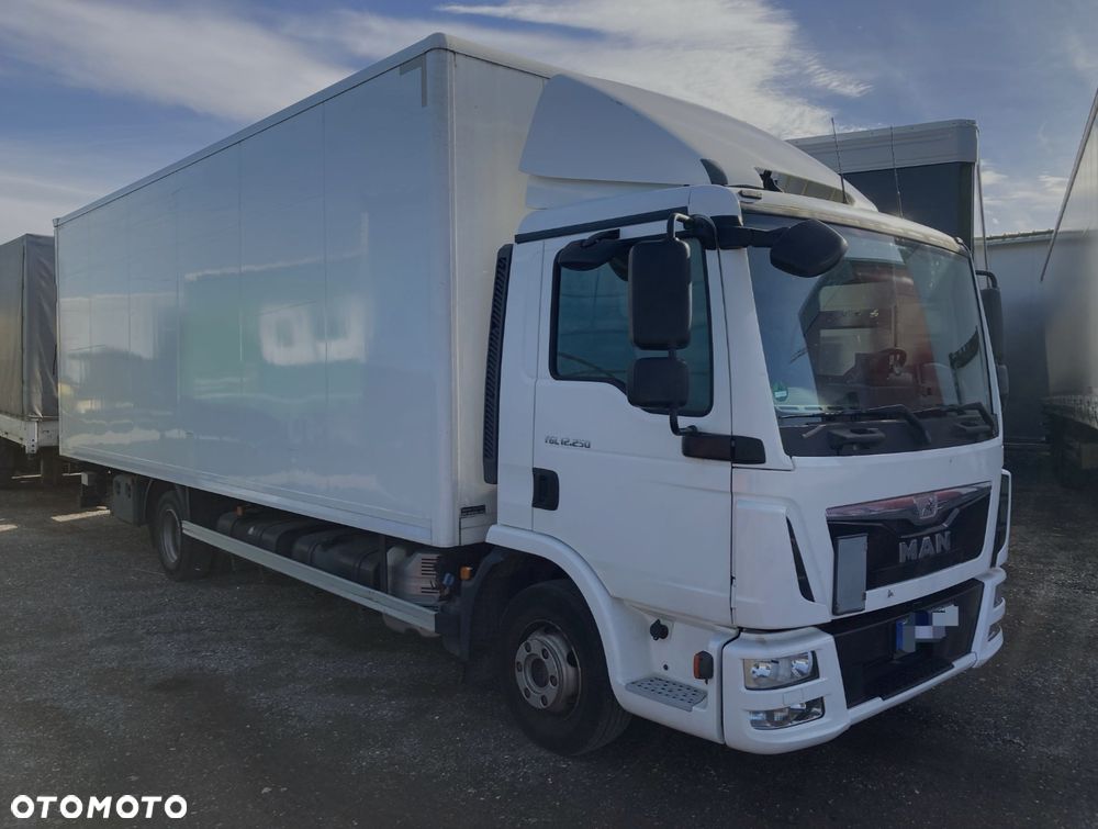 MAN TGL 12.250 3 osobowy MANUAL oryginał 6.2m HAK AUTOMAT KLIMA 12000kg ESP EURO 6 / TOP STAN / okazja nauka jazdy MOŻLIWOŚĆ DOSTOSOWANIA elka - 3