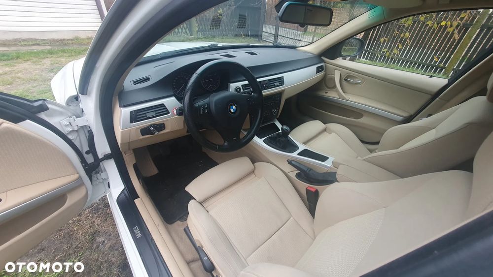 BMW Seria 3 320d DPF Touring Blue Performance Edition Fleet Sport - 8