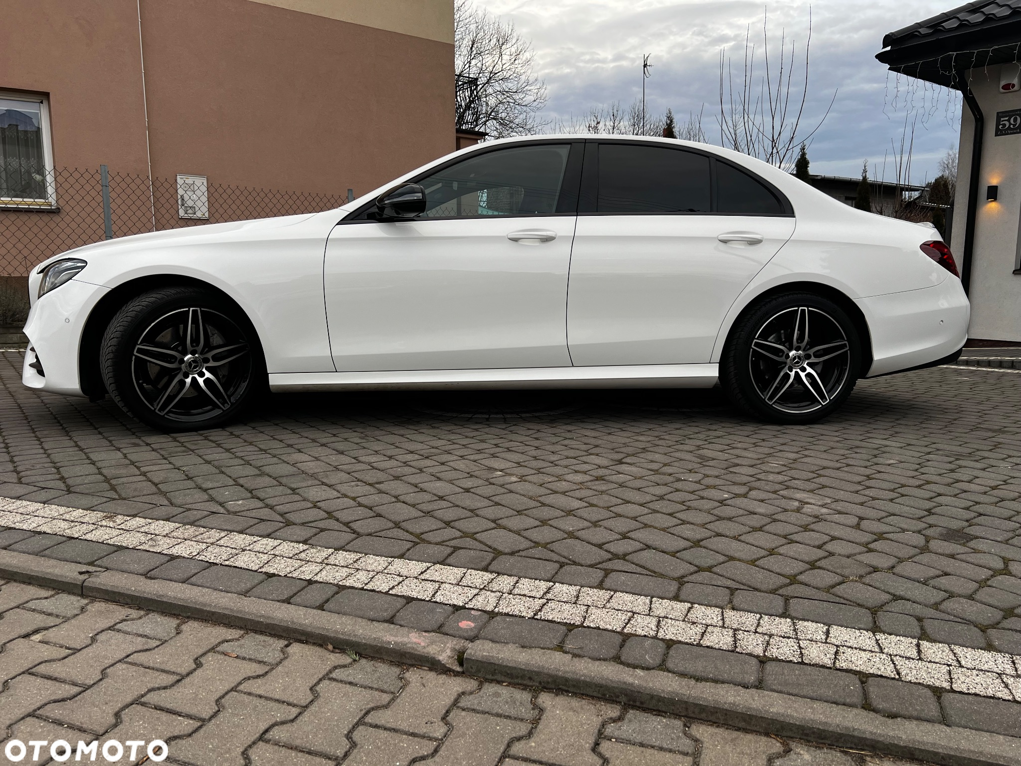 Mercedes-Benz Klasa E 220 d 4-Matic 9G-TRONIC - 21