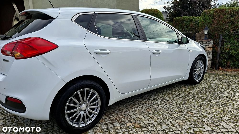 Kia Ceed 1.6 CRDi 128 ISG Spirit - 17