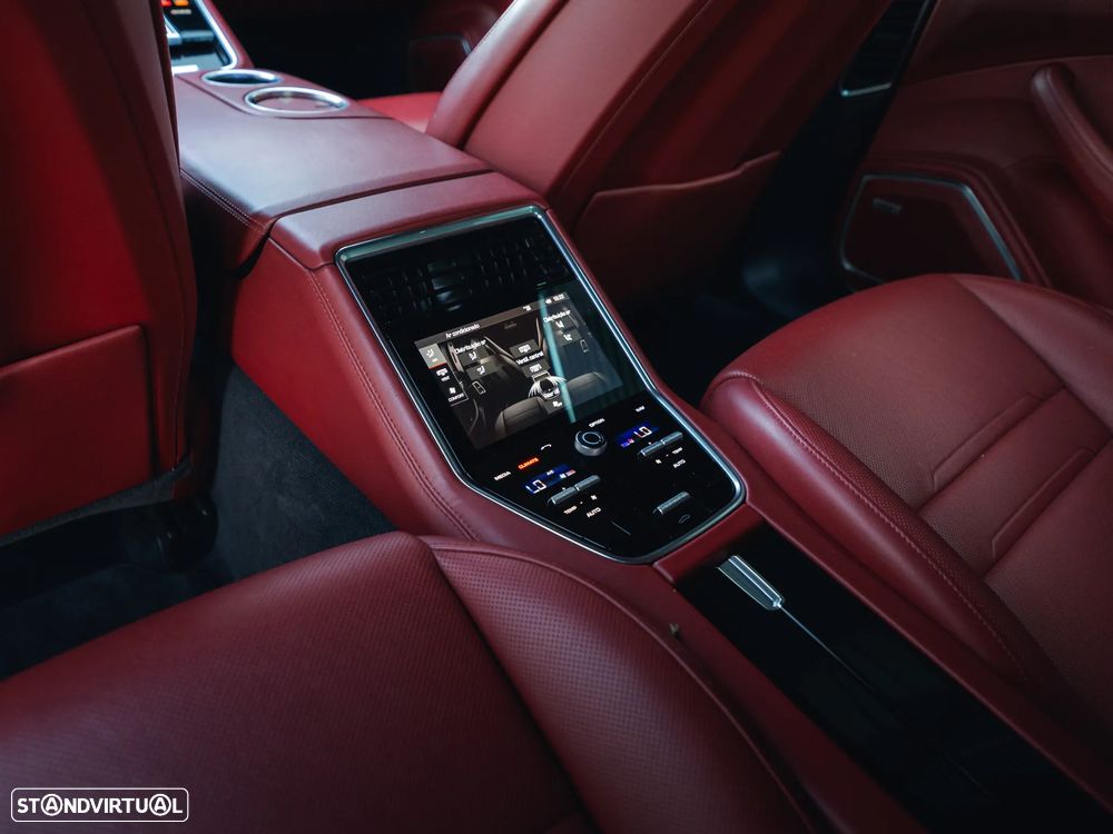 Porsche Panamera 4 E-Hybrid - 28
