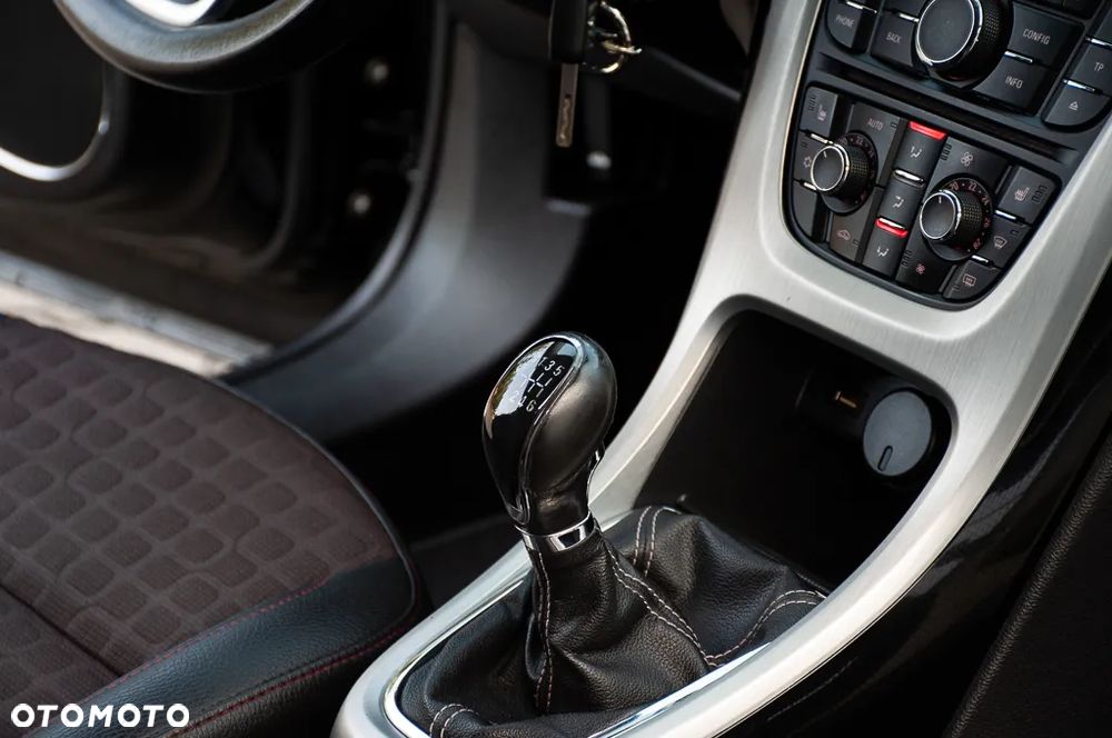 Opel Astra IV GTC 1.4 T Sport EU6 - 21