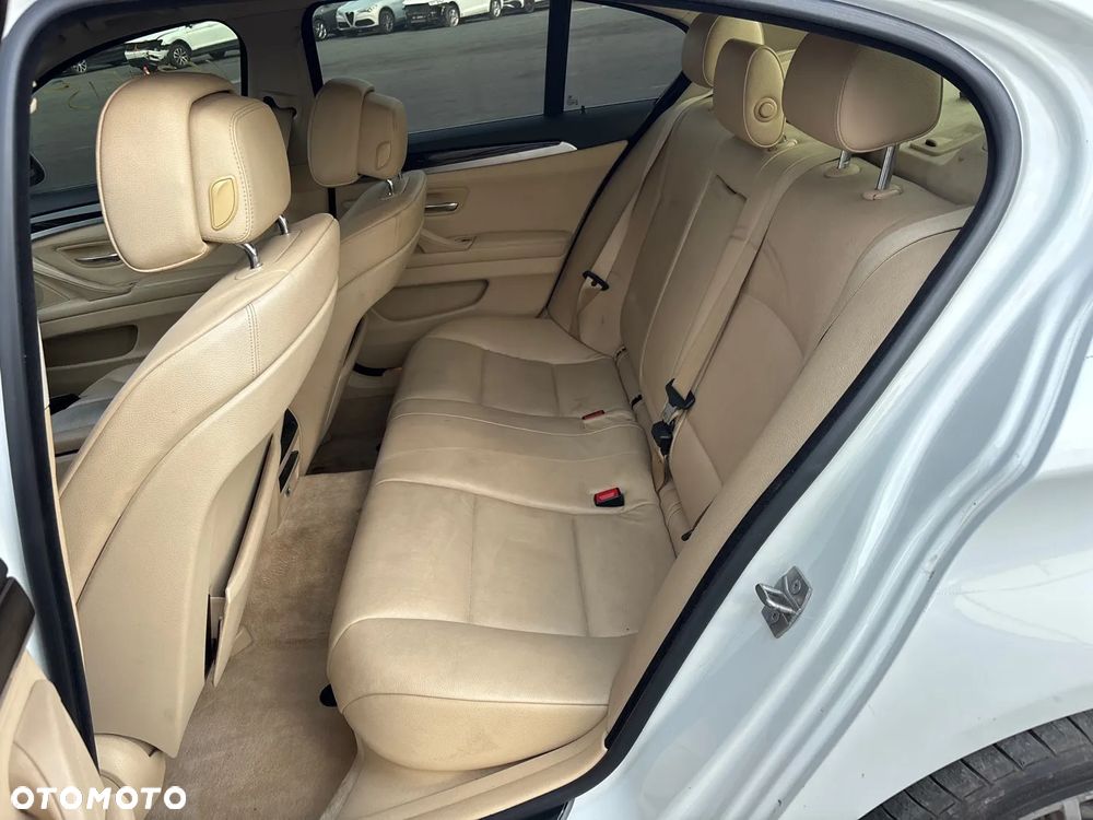 BMW Seria 5 535i xDrive Luxury Line - 12