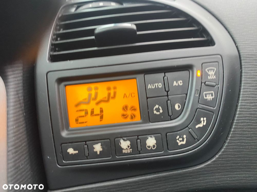 Citroën C4 Picasso - 25