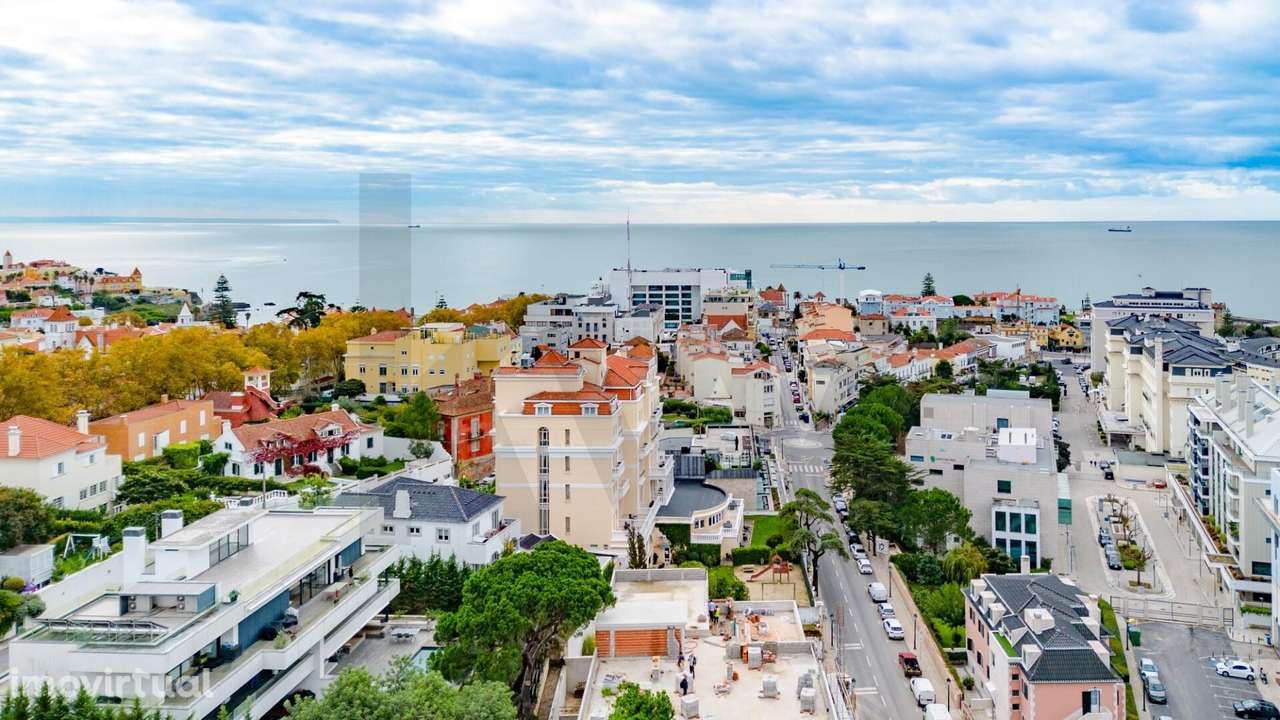 Moradia com história no coração do Estoril - Grande imagem: 3/11