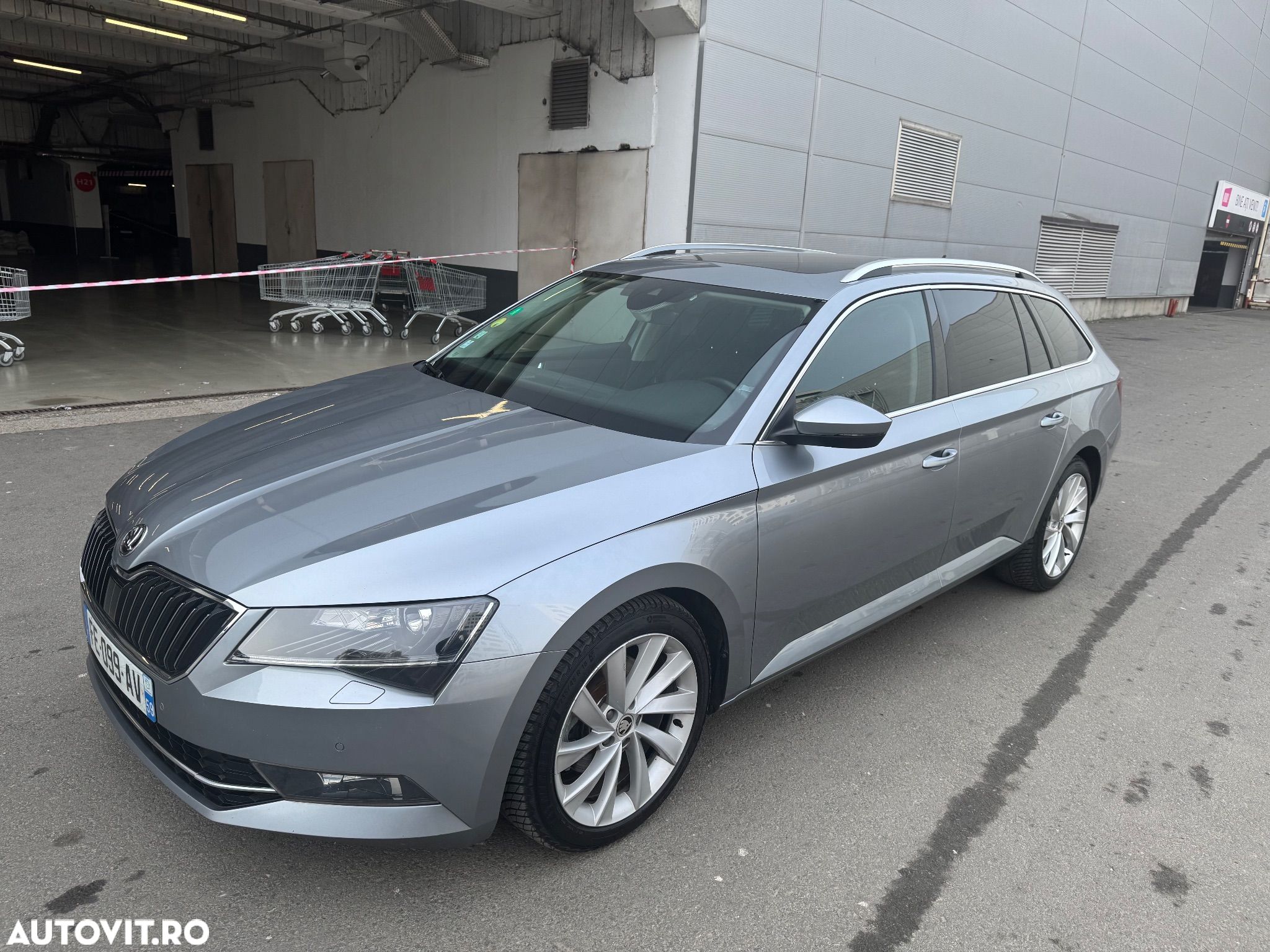 Skoda Superb Combi 2.0 TDI DSG Premium Edition - 1