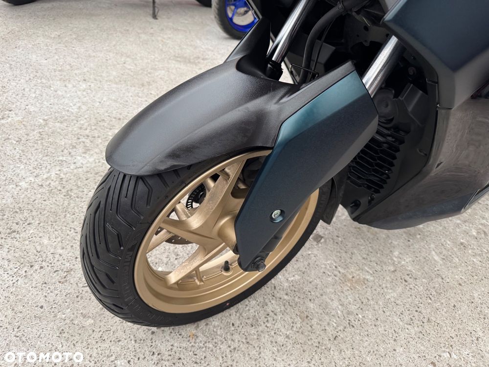 Yamaha X-max - 16