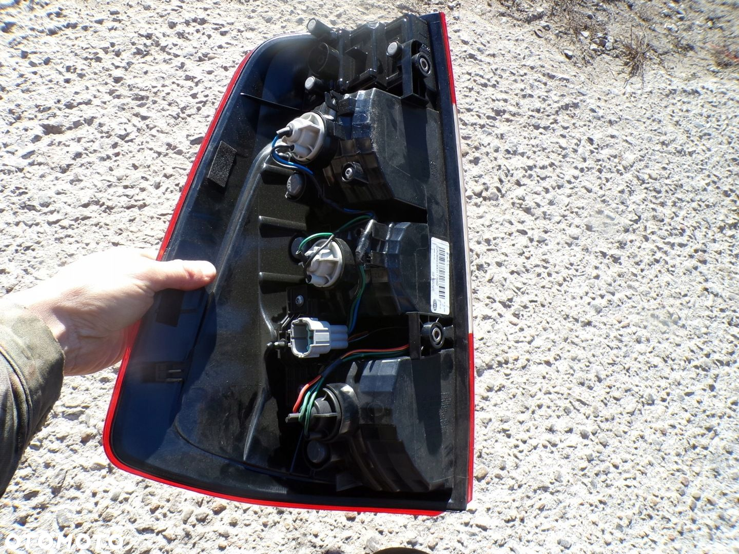 LAMPA TYLNA LEWA NISSAN NP300 NOWA 22536503 - 2