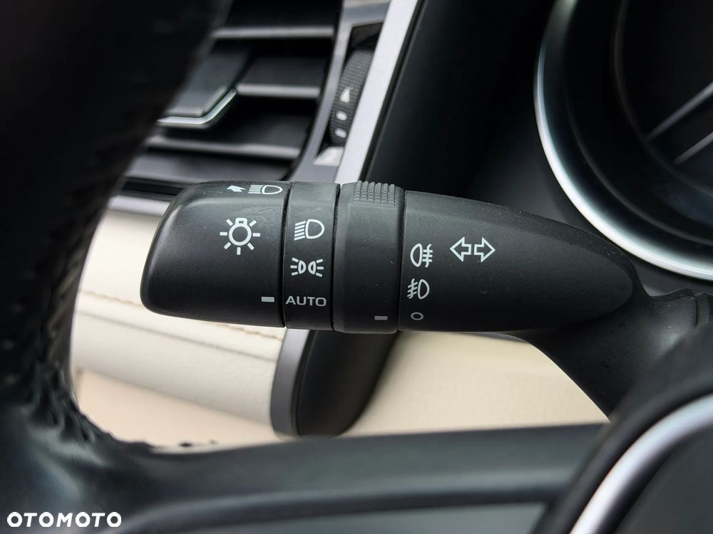 Toyota Camry 2.5 Hybrid Executive CVT - 19