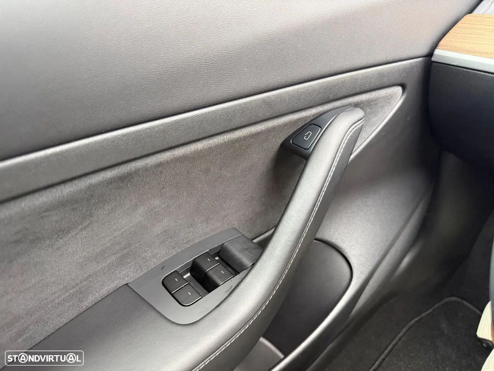 Tesla Model 3 Standard Range Plus RWD - 24