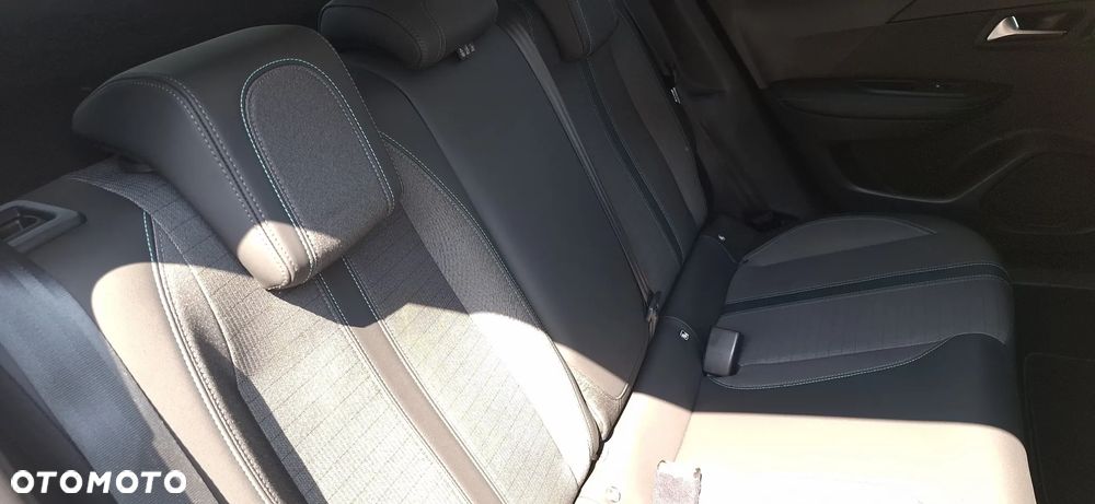 Peugeot 2008 1.5 BlueHDi Allure S&S EAT8 - 24
