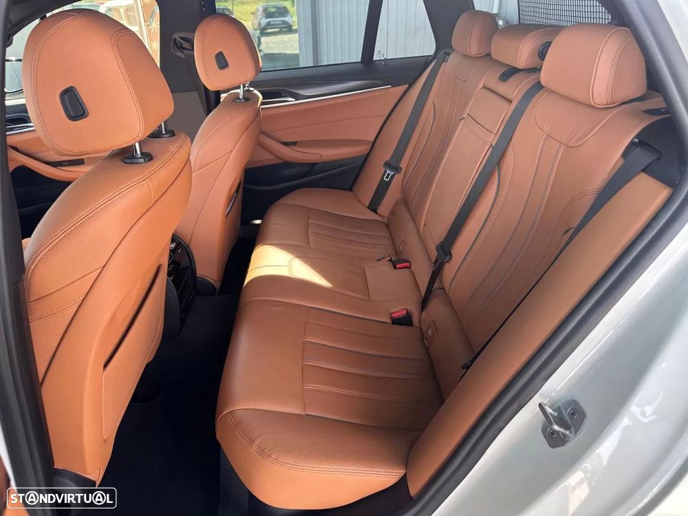 BMW 530 e Pack Desportivo M - 14