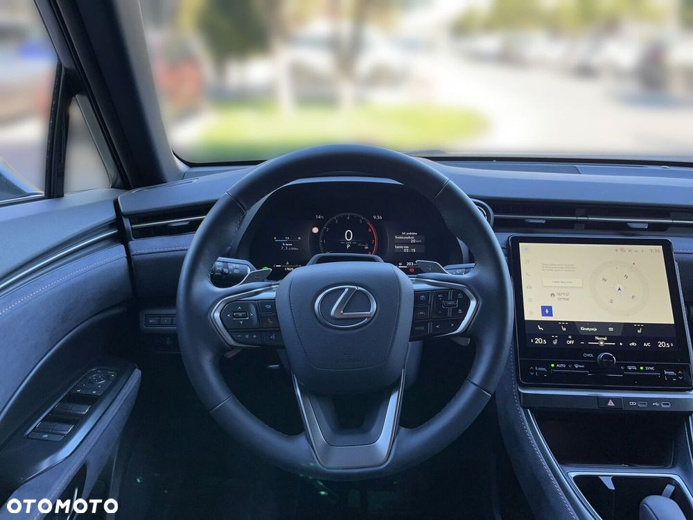 Lexus LBX - 7