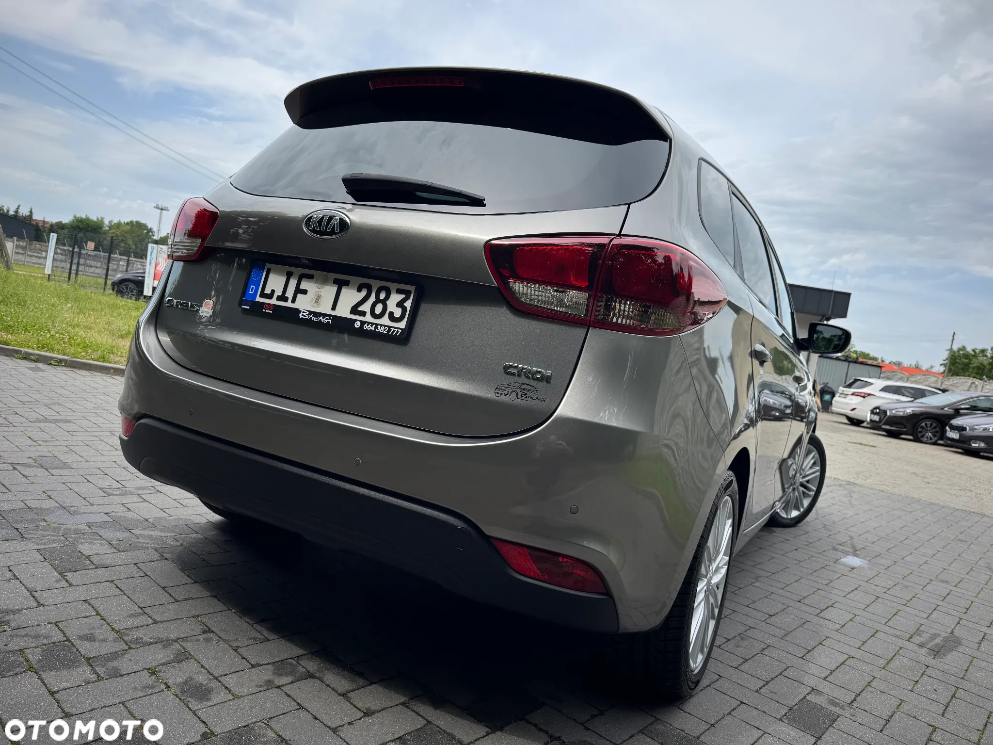 Kia Carens 1.7 CRDi 141 Dream-Team Edition - 17