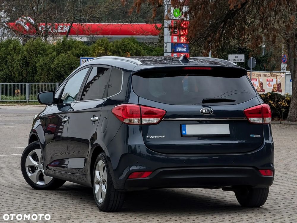 Kia Carens - 11