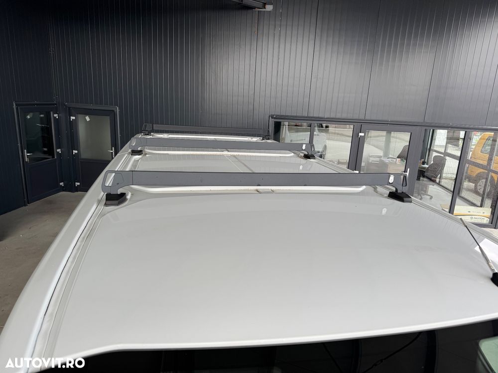 Ford Tourneo Custom - 24