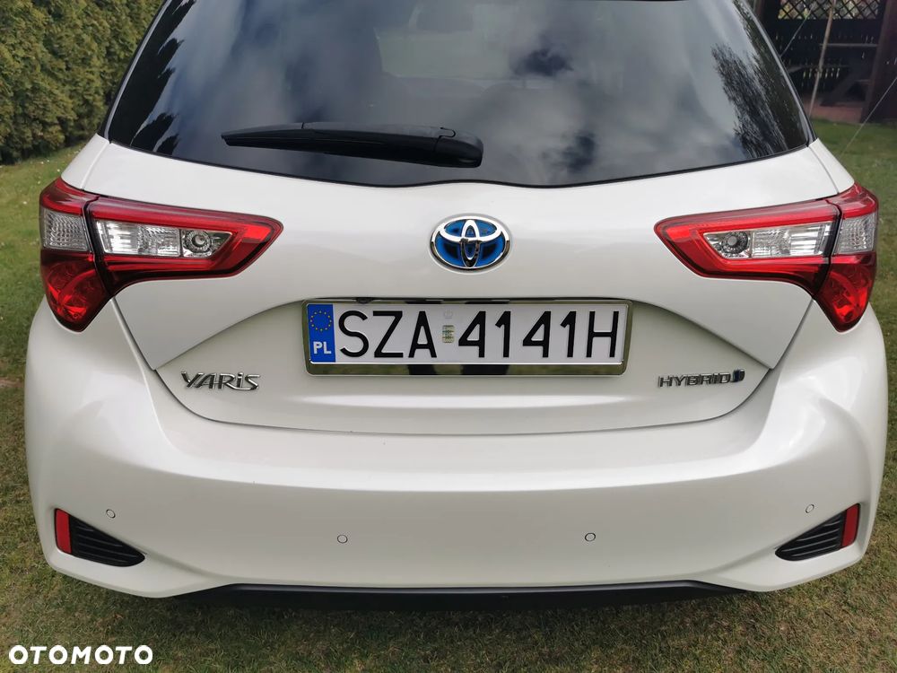 Toyota Yaris Hybrid 100 Selection - 8