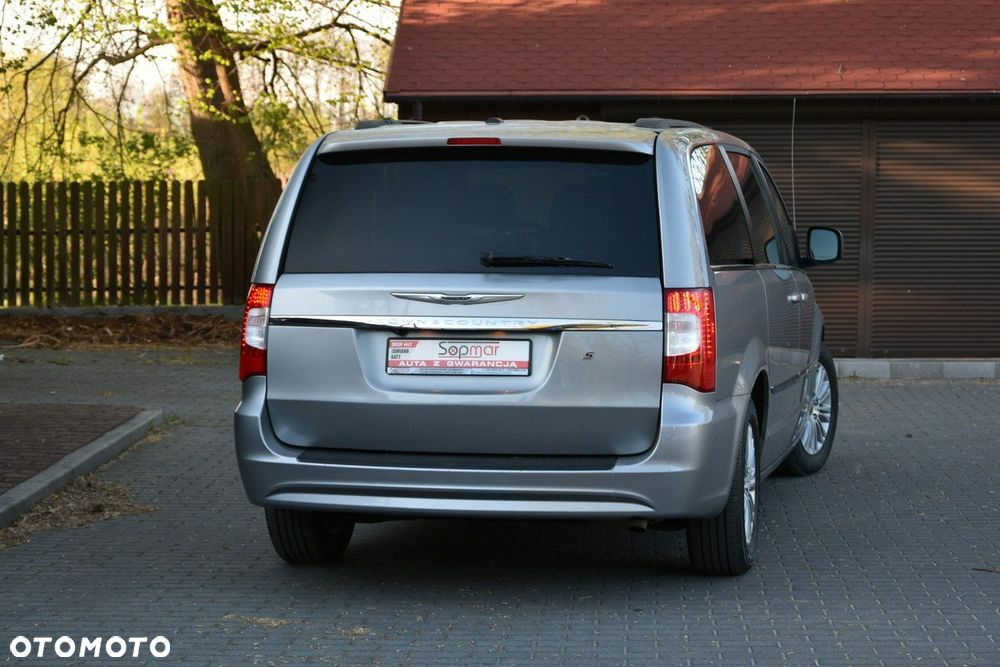 Chrysler Town & Country - 22